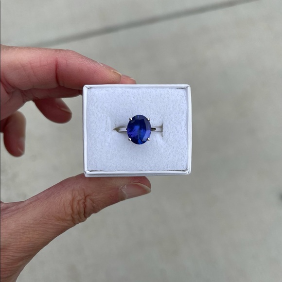 Ladies natural Tanzanite solitaire ring